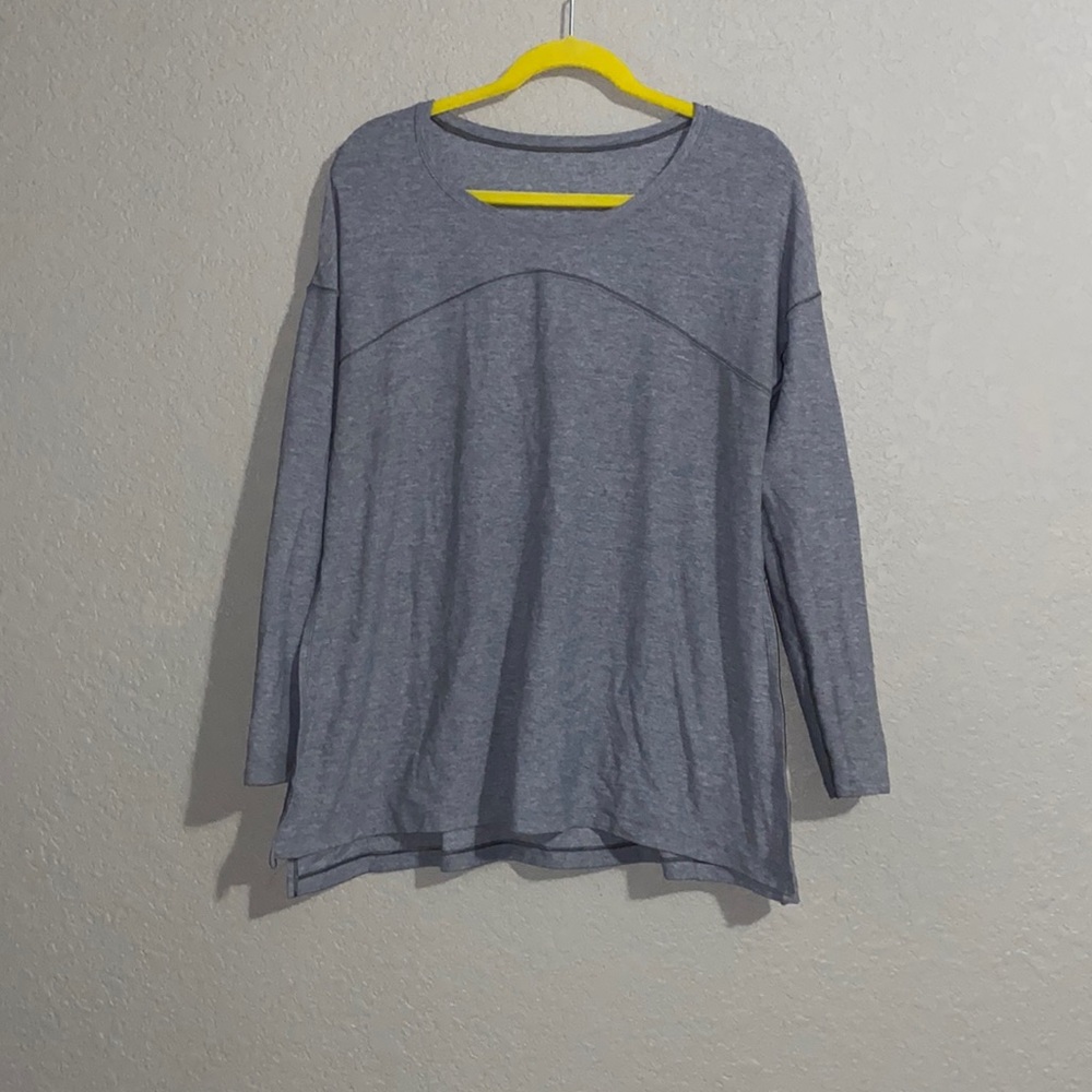 Lululemon women’s long sleeve grey size large top shirt excellent condition